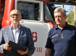 Харківський тракторний завод передав службі з надзвичайних ситуацій пожежну машину з 30-метровою драбиною